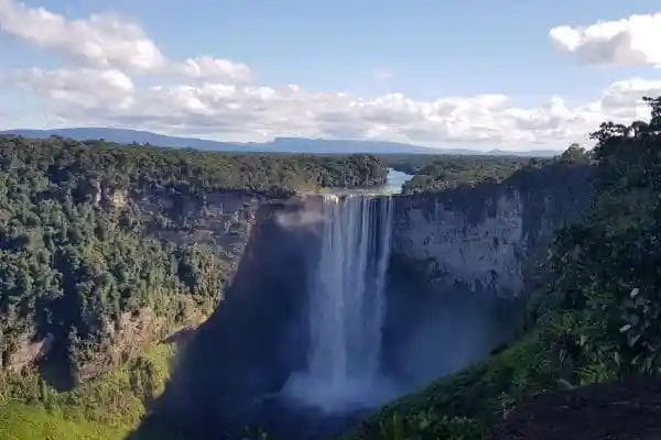 The majestic Kaieteur Falls